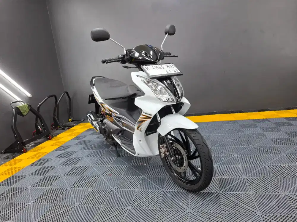 Sukuki Skywave 125 Putih Hitam