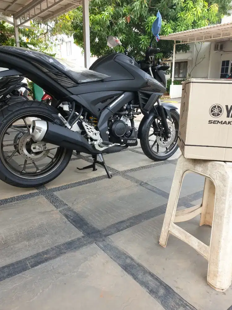 Yamaha Vixion tipe R 155cc (HITAM) KM 100 - 100% seperti baru