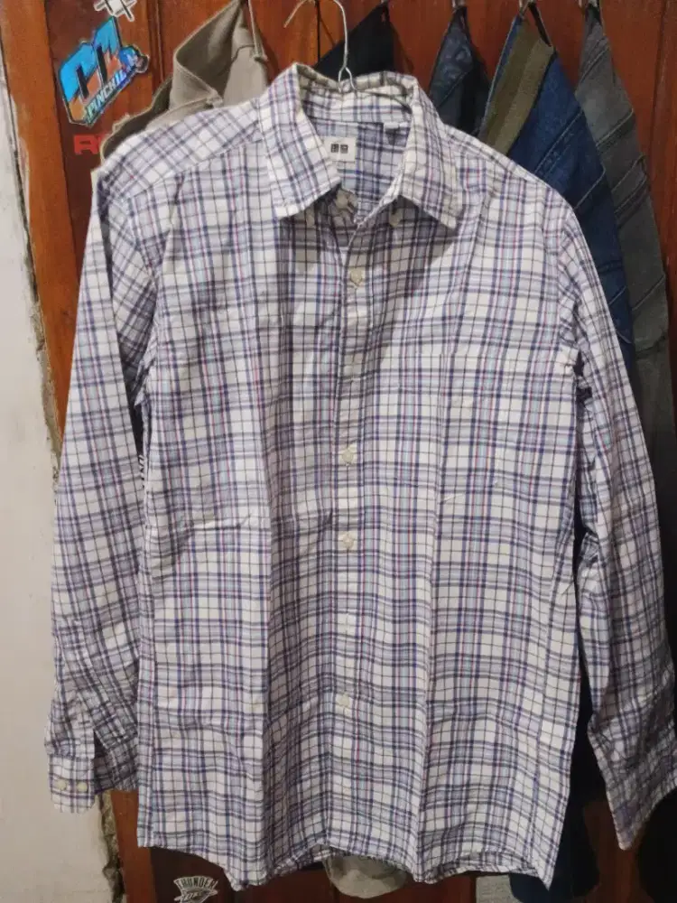 KEMEJA UNIQLO SIZE M FIT L