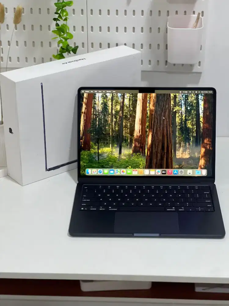 MacBook Air 2025 M4 , 13 inch , 16/256 , BNOB