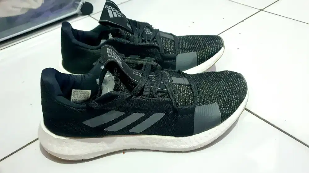 Adidas Senseboost Go
Core Black Grey