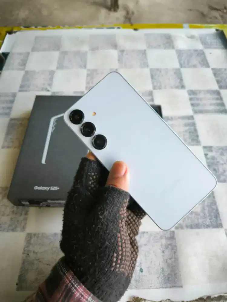 Samsung s25 plus 12/512 sein like new icy blue