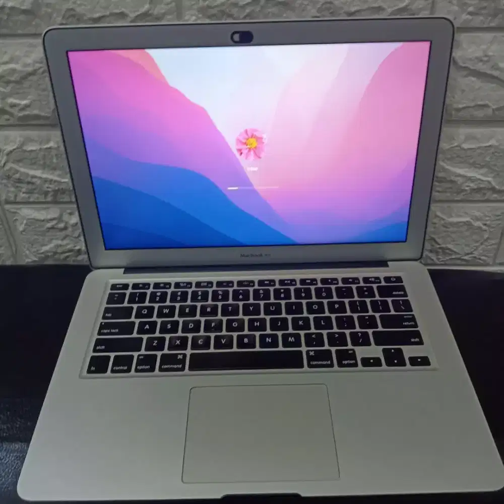 Bu jual MacBook Air 2015 i5 4gb / 256gb