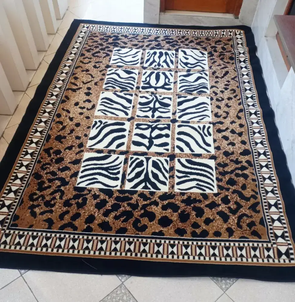 KARPET uk. 210 x 310 cm