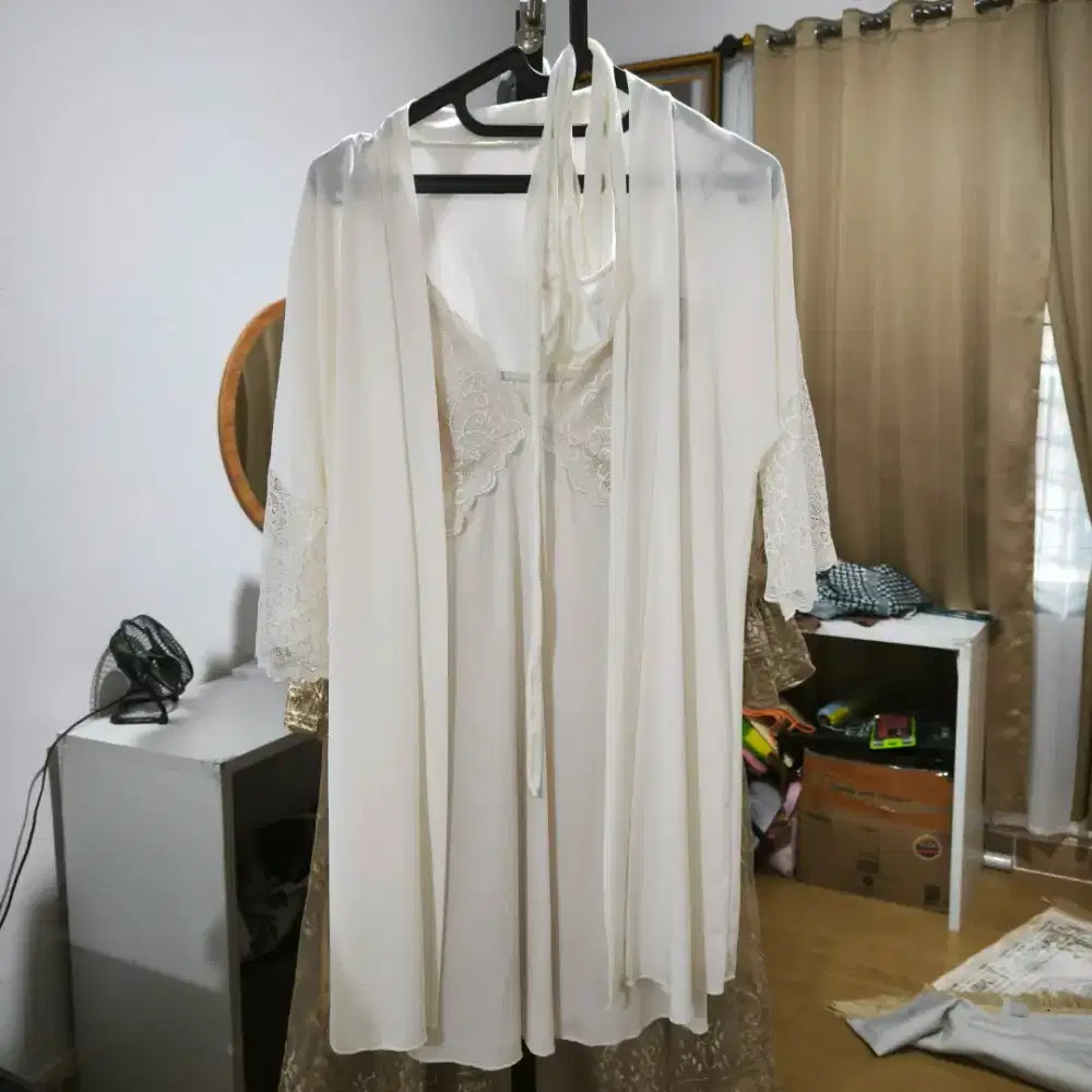 Sutra Lycra White Sleepwear Kimono Baju Tidur Wanita / Lingerie Wanita