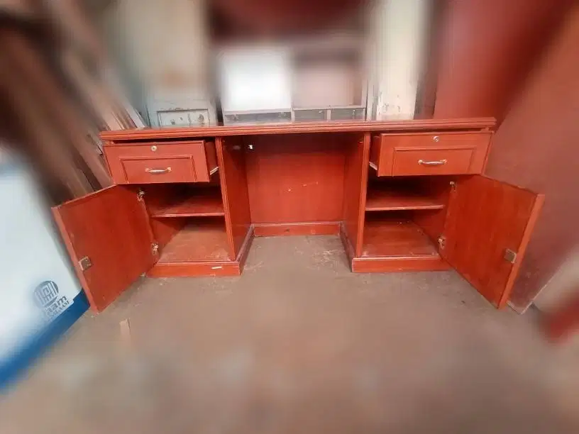 Meja kantorP180 L84 tggi 83