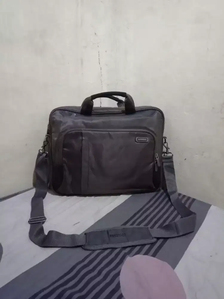Tas Selempang Kerja American Tourister