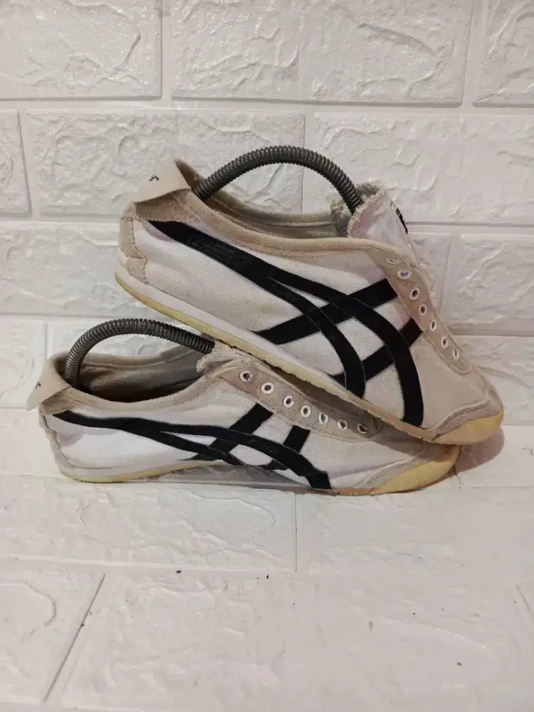 Onitsuka Tiger Mexico 66 slip on White black