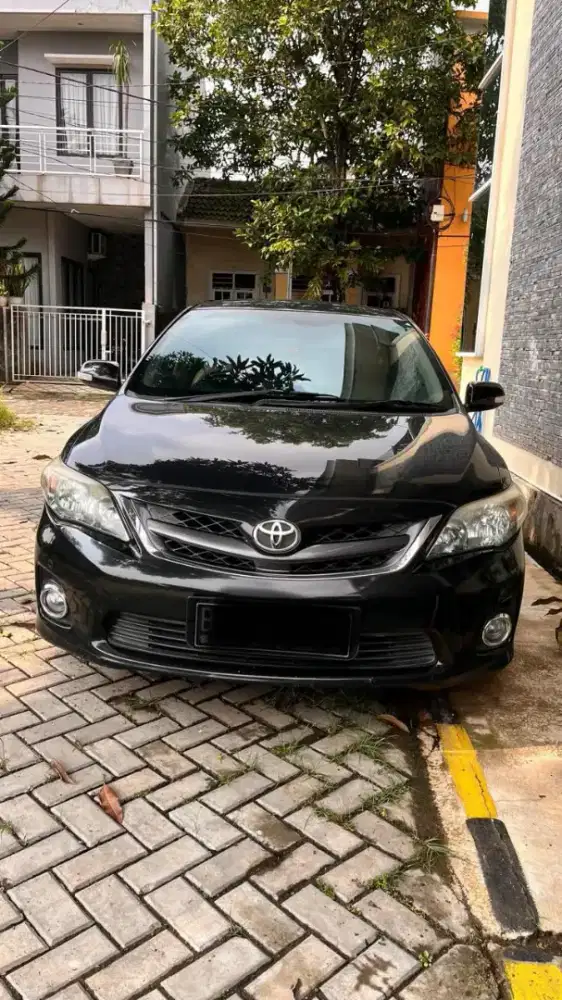 mobil sedan altis
