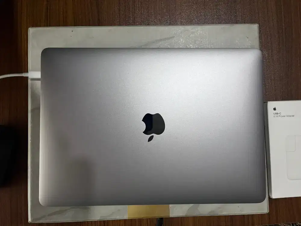 Dijual Macbook Air 2020 7,5 nego tipis aja