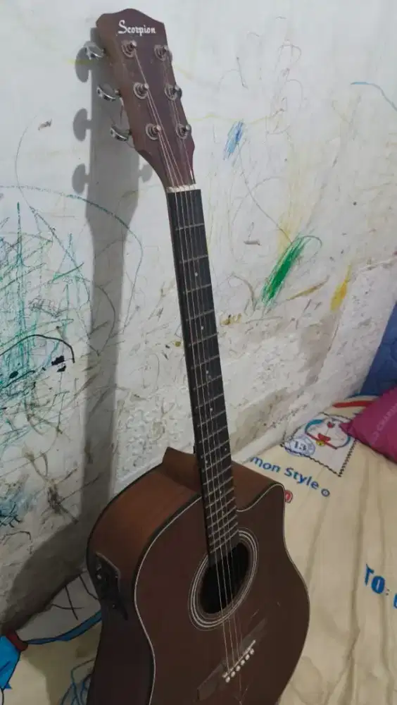 Gitar akustik merek scorpio