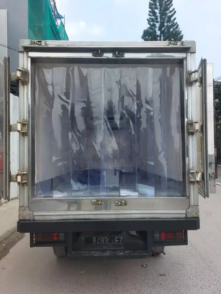 Isuzu Elf NKR 55 engkel long box freezer tahun 2016 pendingin aktif