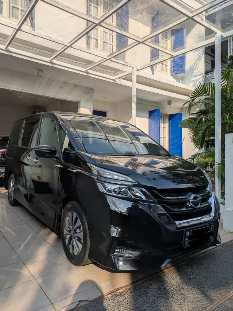 Nisan Serena Matic AT 2019 Hitam