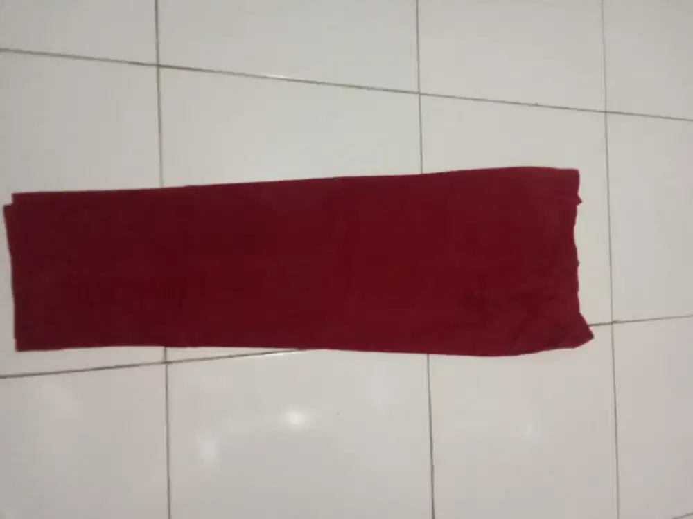 Satu stel seragam merah putih SD cowok