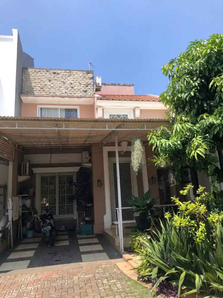 Di jual rumah di perumahan citra gran cibubur