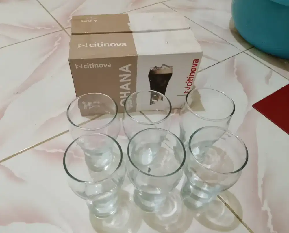Gelas panjang untuk es