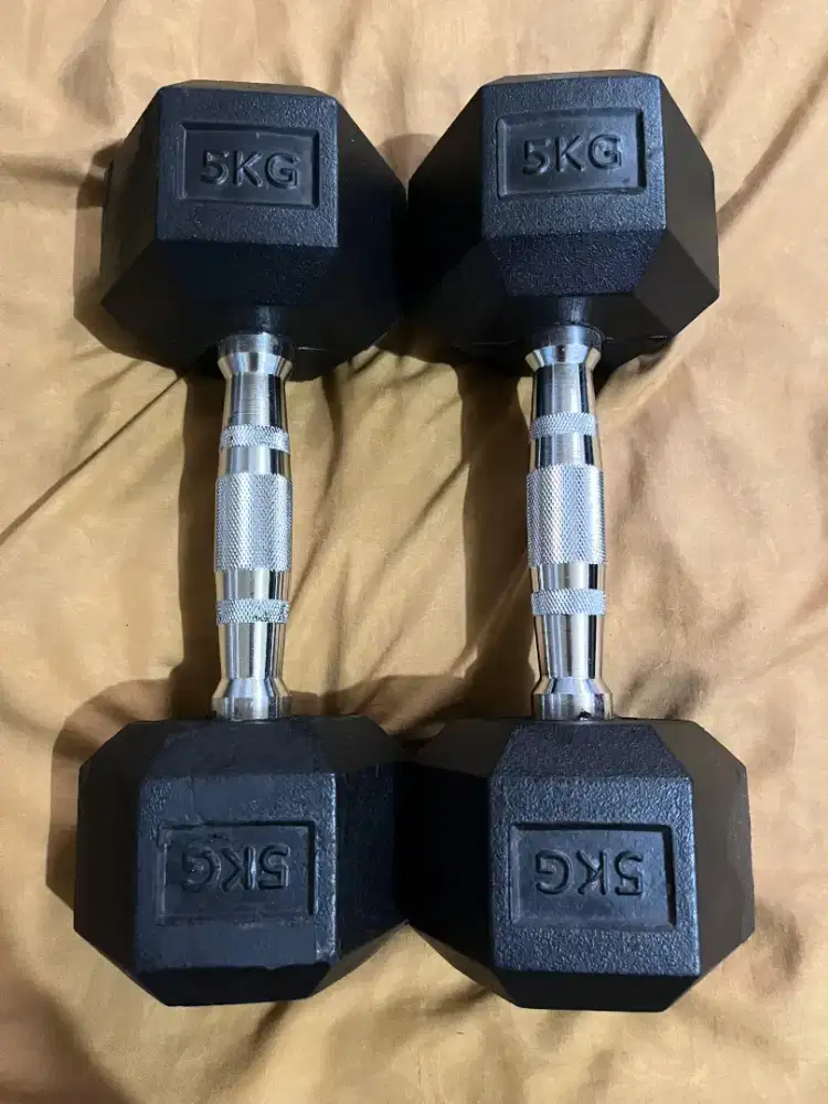 Dumbbell hexagon rubber wannalife 5KG satu pasang total 10KG