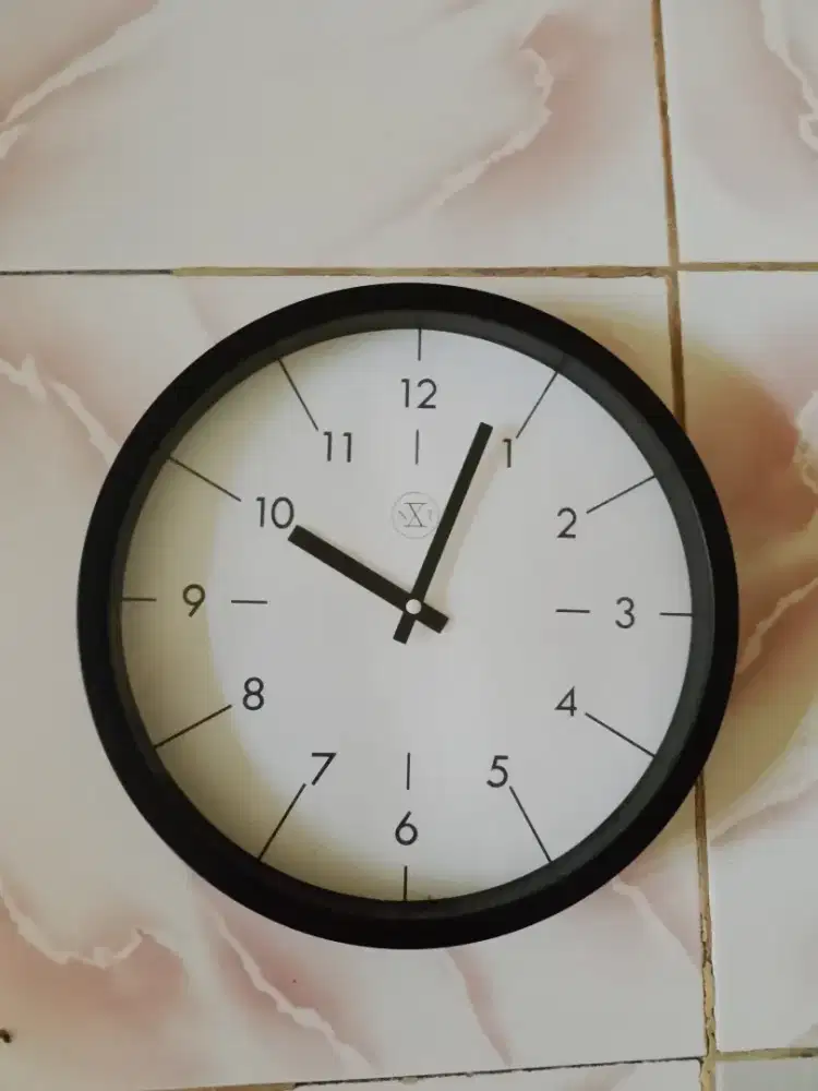 Jam dinding masih bagus