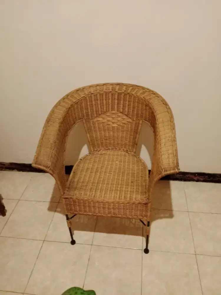 Kursi rotan kokoh