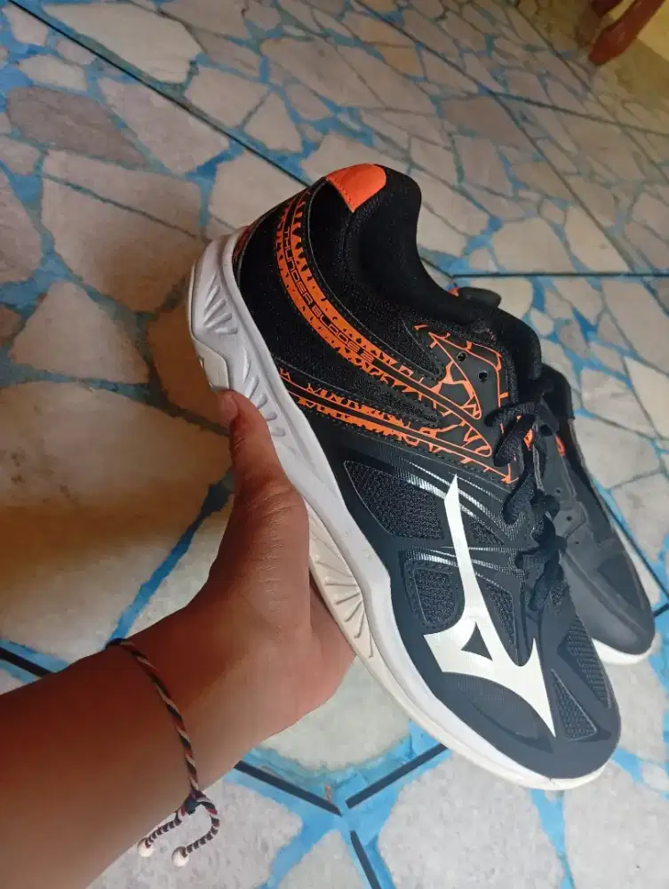 Sepatu mezuno ranning