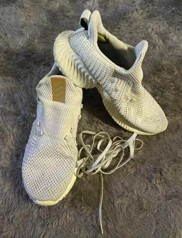 Sepatu adidas pria