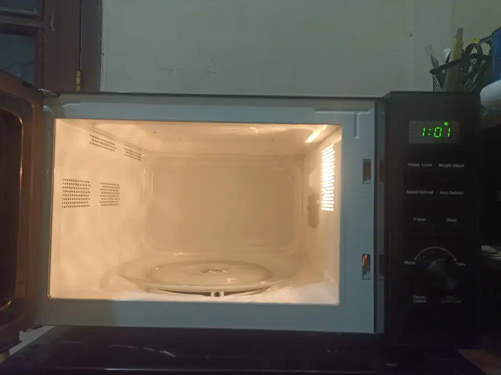 Microwave Mulus (Sudah Auto Defrost & Safety Lock)