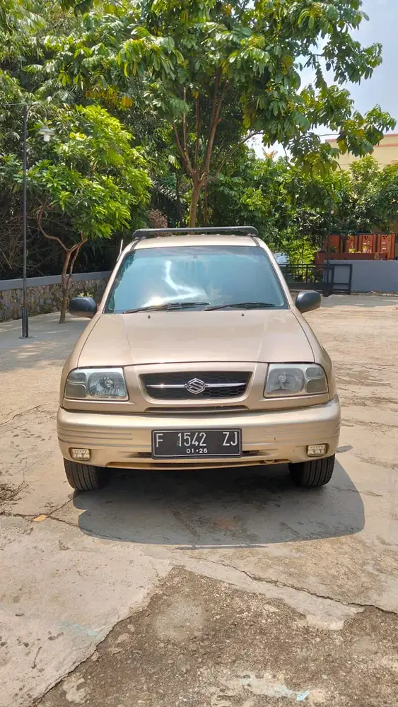 Escudo 1.6 Injeksi Manual 2004 Coklat