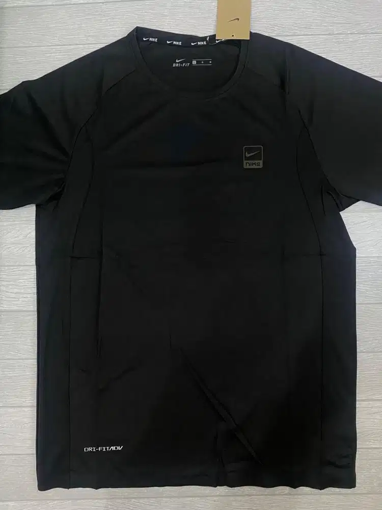 Kaos dryfit Nike size L
