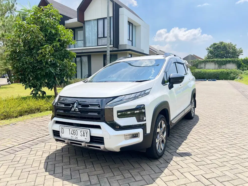 Dijual Cepat! Xpander Cross 2023 Putih – Mulus, KM 26Rb, Full Ori