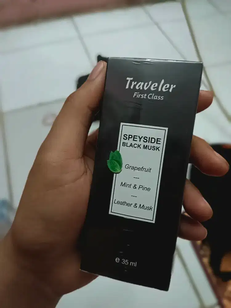 parfum Traveler First Class dengan varian Speyside Black Musk.