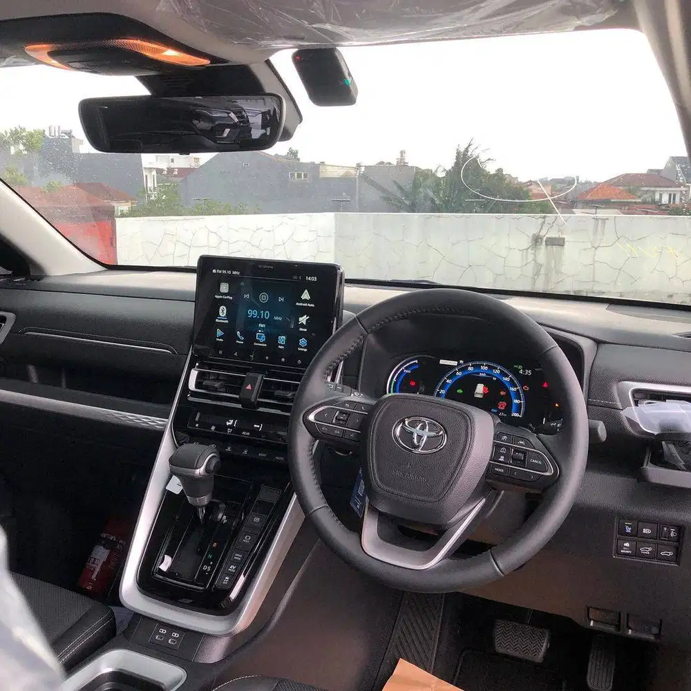 TOYOTA INNOVA ZENIX