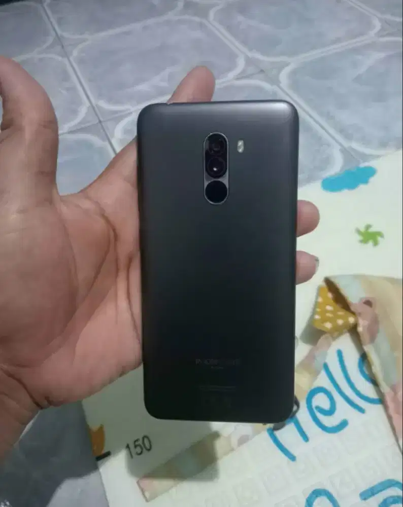 Pocofone F1 6/128 Snapdragon 845