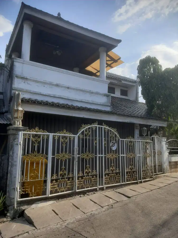 Rumah Mewah Siap Huni – 6 Kamar, Garasi 3 Mobil, Ada Kolam Ikan & Ruan
