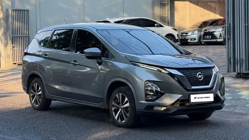 LIVINA VE 2020/ 2019 Matic Bagus Murah Bekas Kredit Surabaya Abu Abu