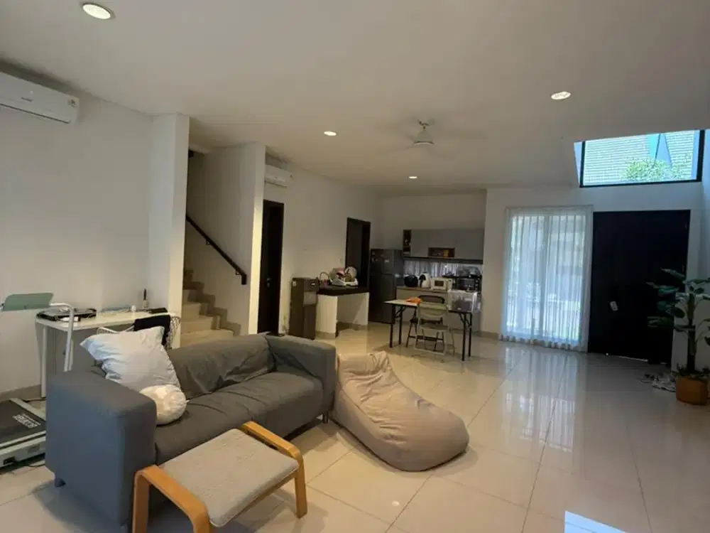 Dijual Rumah Dengan Attic Baru Renovasi di Cluster Anthia Jakarta Timur