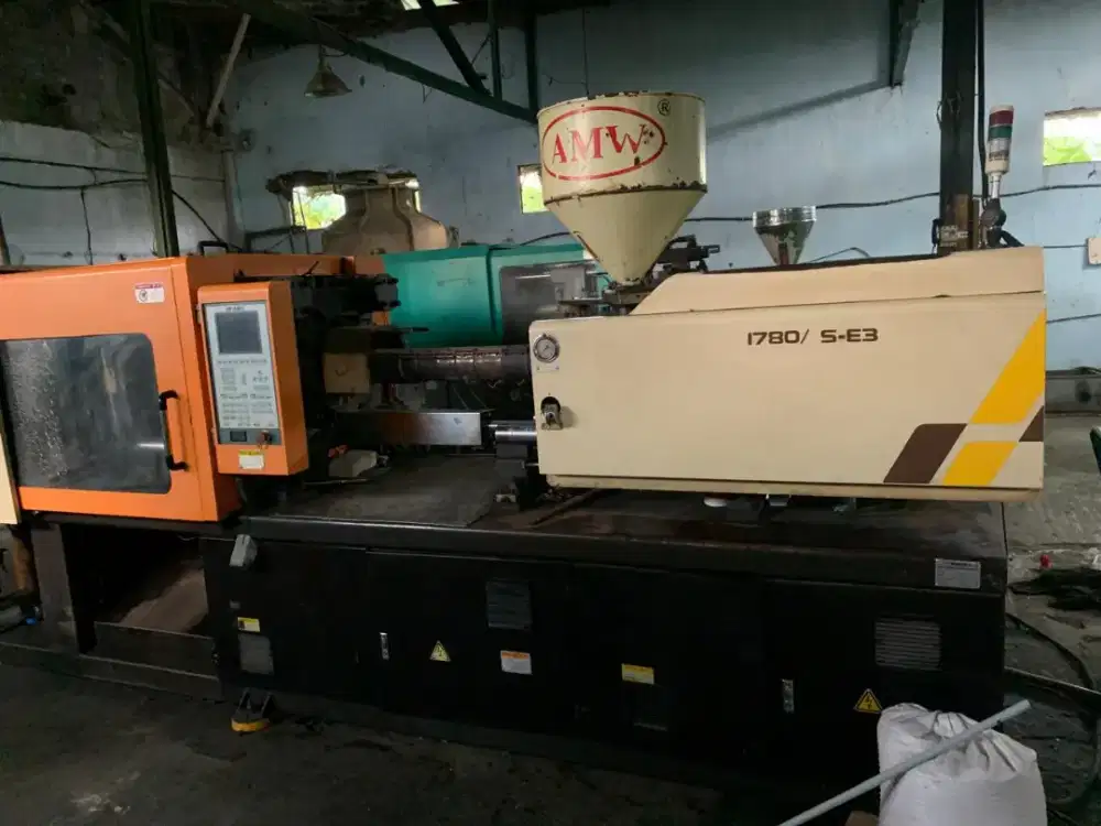 Mesin Injection Molding