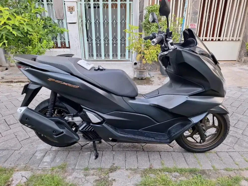Jual pcx ABS 2024 km 16 rb istimewa siap pakai samsat manyar