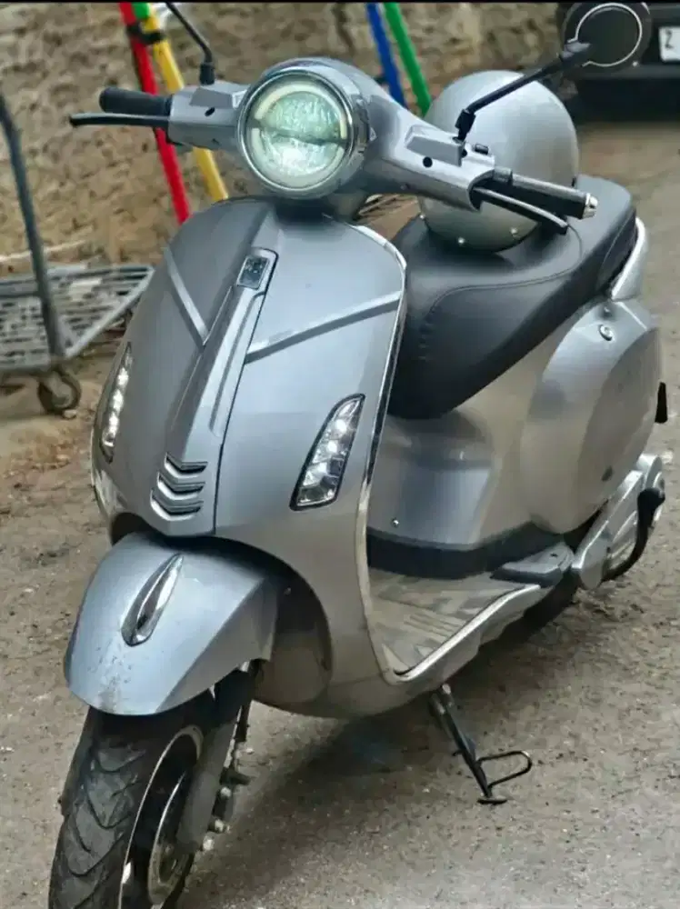 Sepeda listrik vespa
