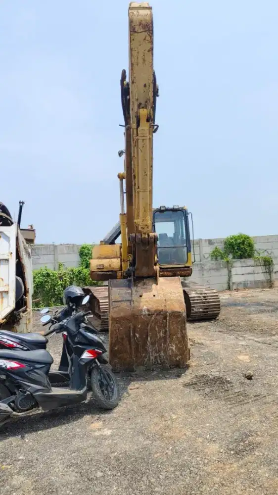 Di Jual excavator komatsu pc 200 -7 thn 2012