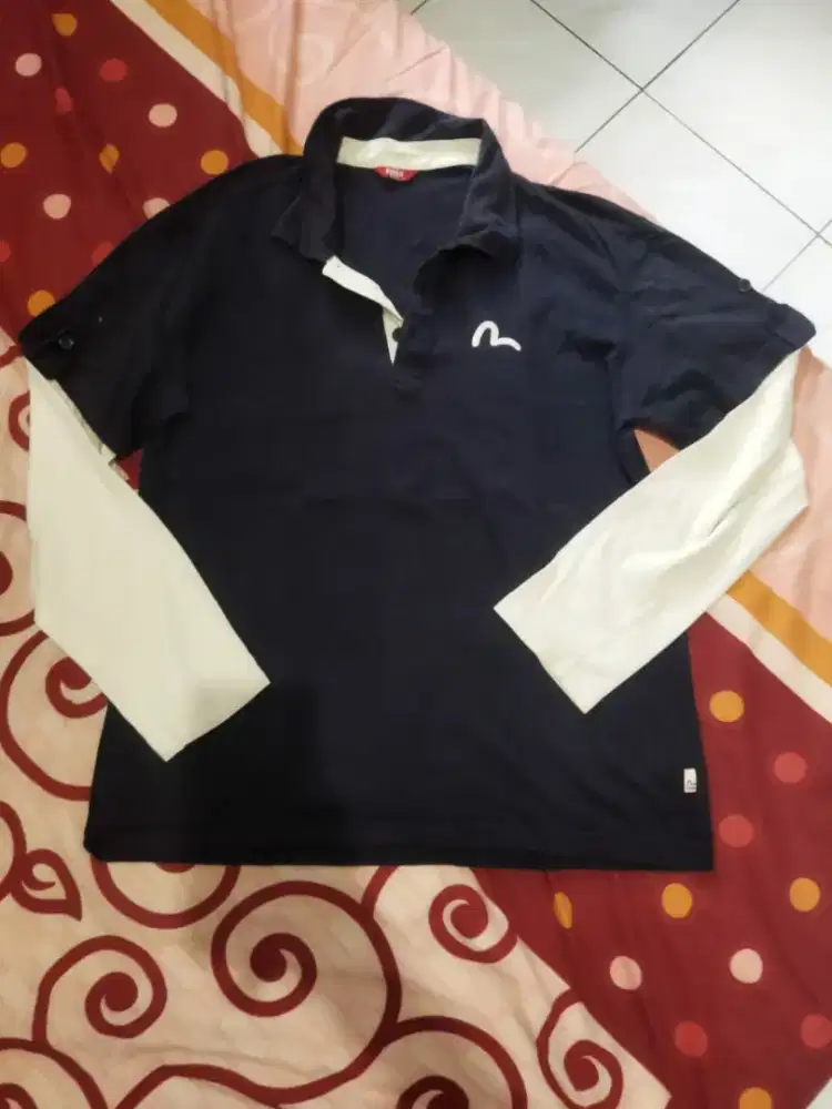 Celana jeans dan kaos evisu