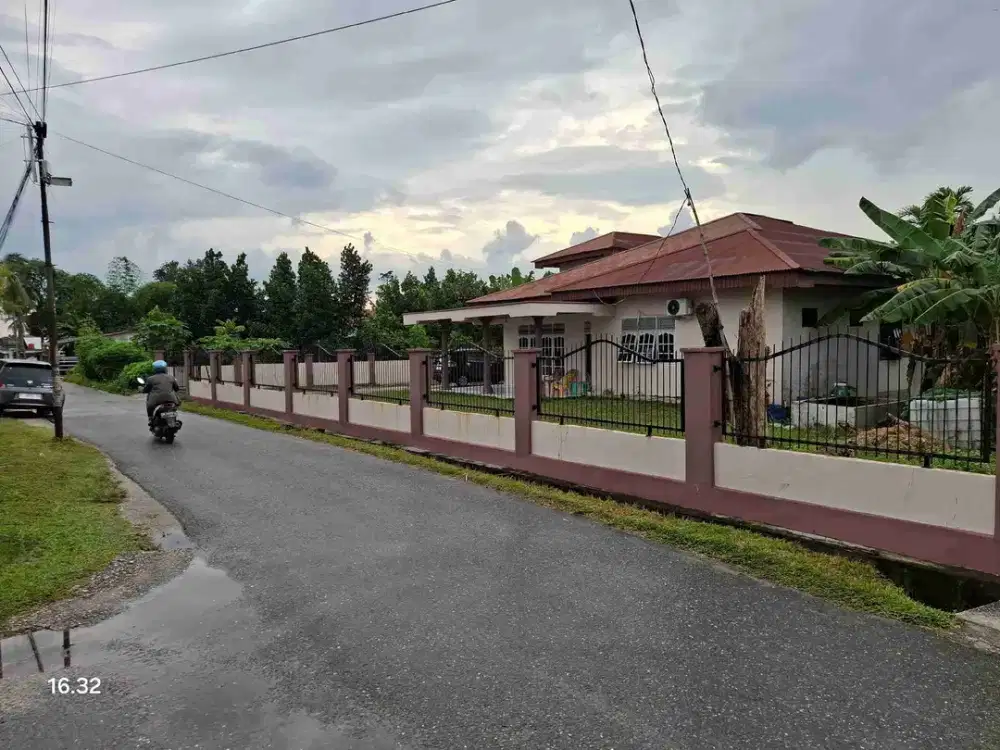 Rumah 250m dari kampus UIR Marpoyan luas tanah 960m2