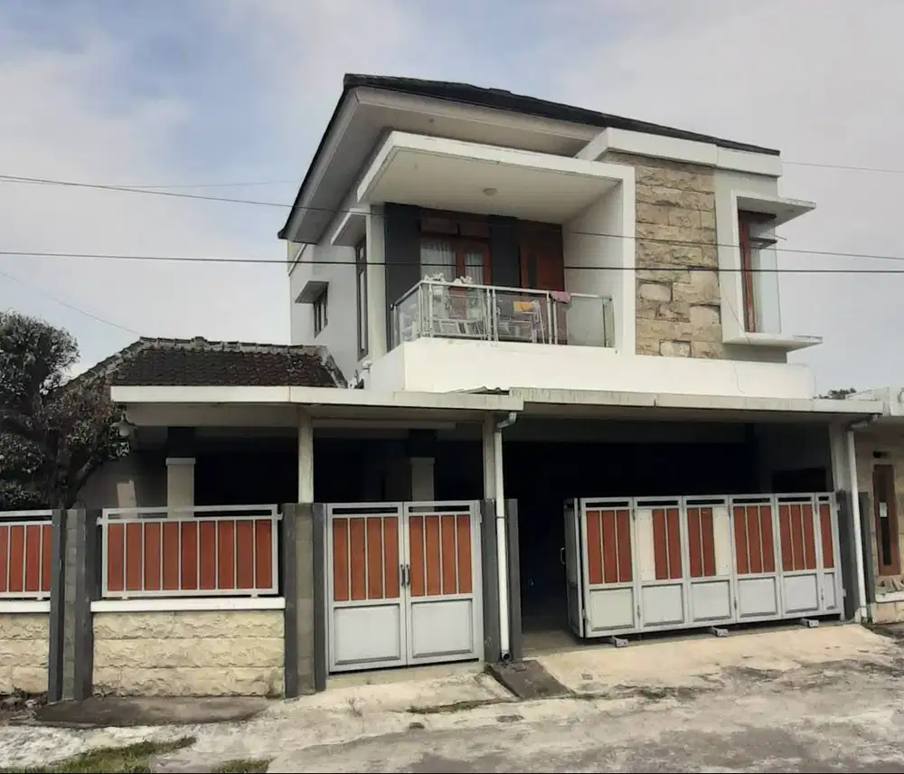 Rumah 2 lantai dekat exit tol purwomartani