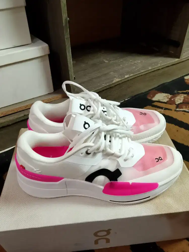 On The Roger Pro 2 White Pink
