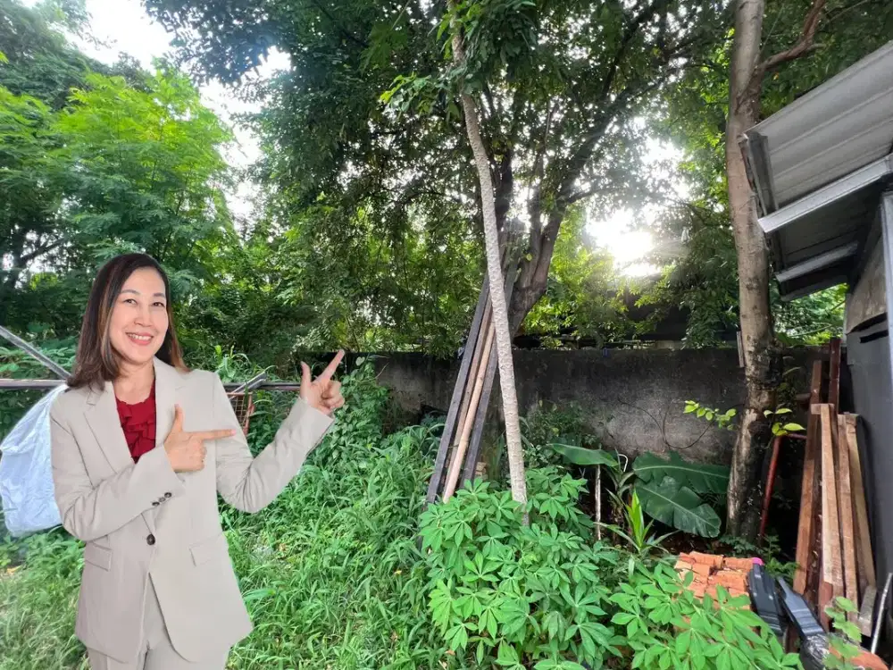 Tanah Kosong Berada di lingkungan perumahan Pondok Bambu, Jakarta Timur