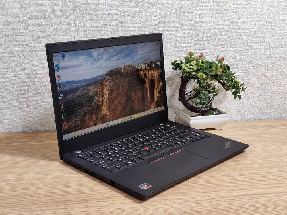 Lenovo Thinkpad L14 Ryzen 7 (16CPU) RAM 8GB Upgradeable Laptop Desain