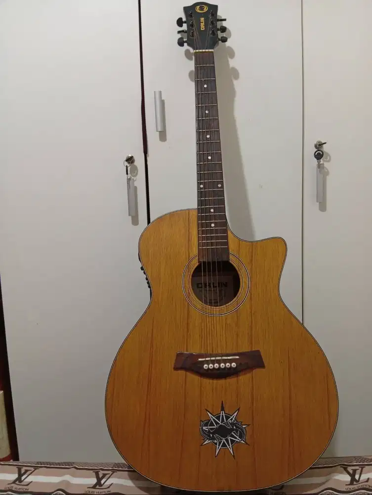 Dijual Gitar Akustik elektrik Merk Orlin original