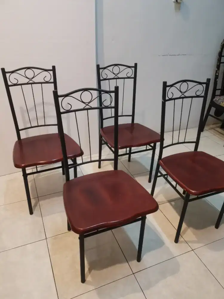 4 Kursi Besi Kursi Makan Kokoh