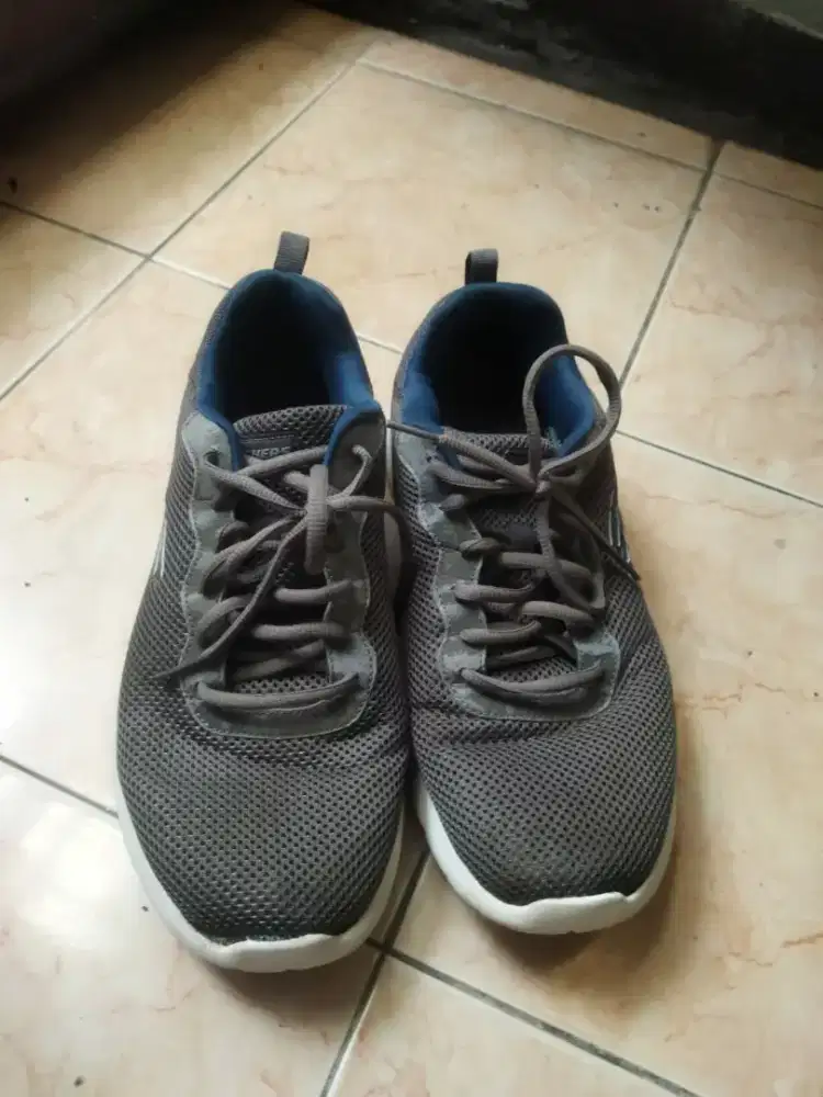 Sepatu skechers