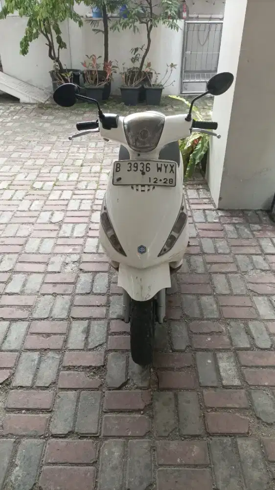 Piaggio Zip Putih