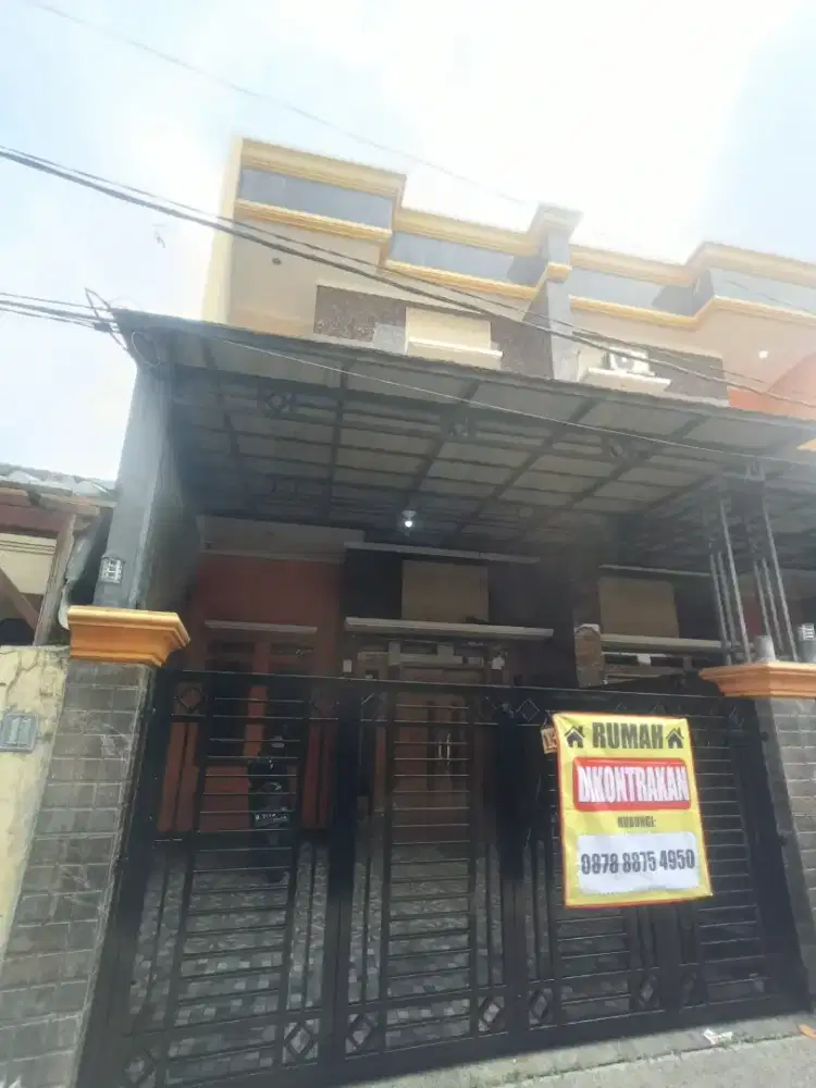 Disewakan rumah 3 lantai di Tebet barat